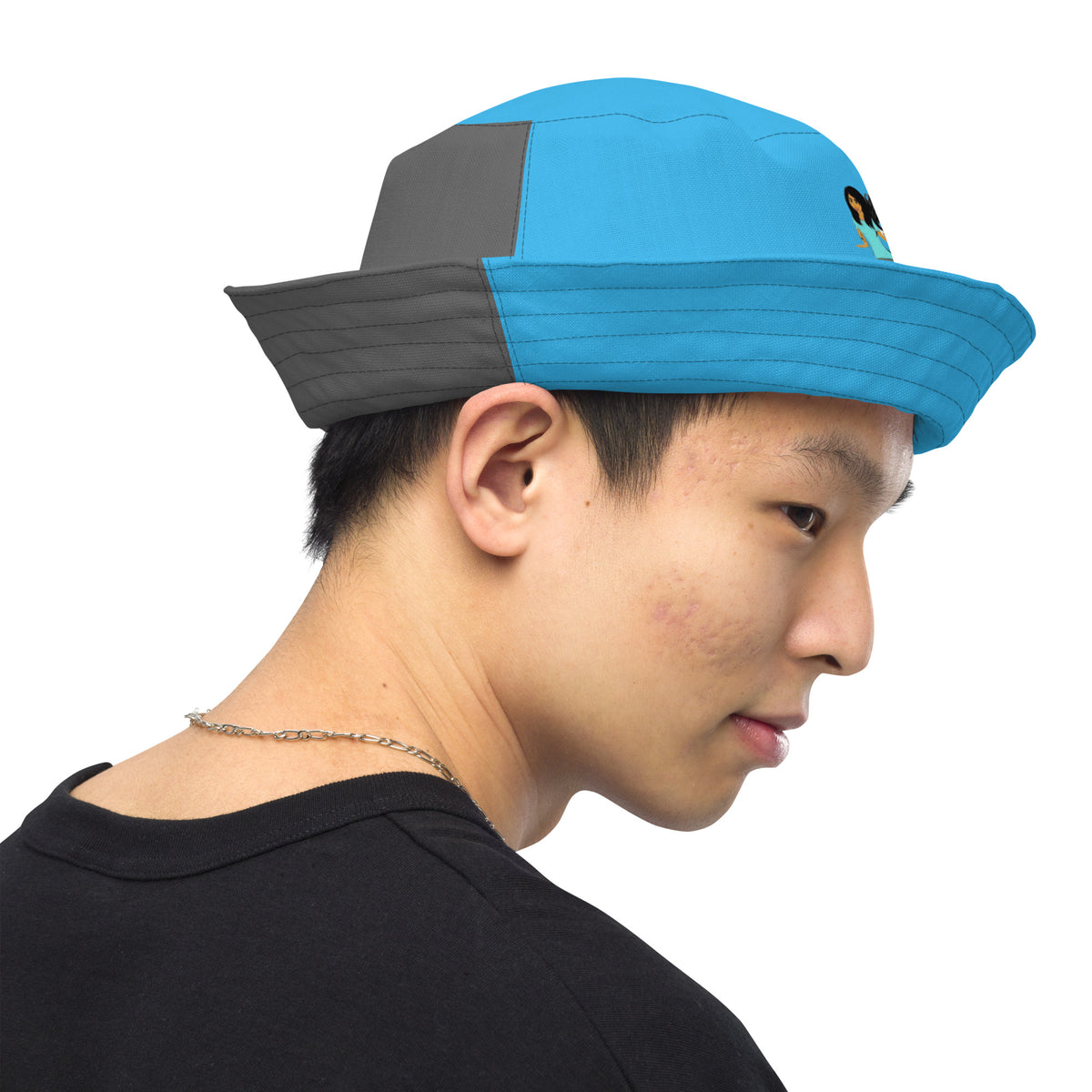 Reversible bucket hat